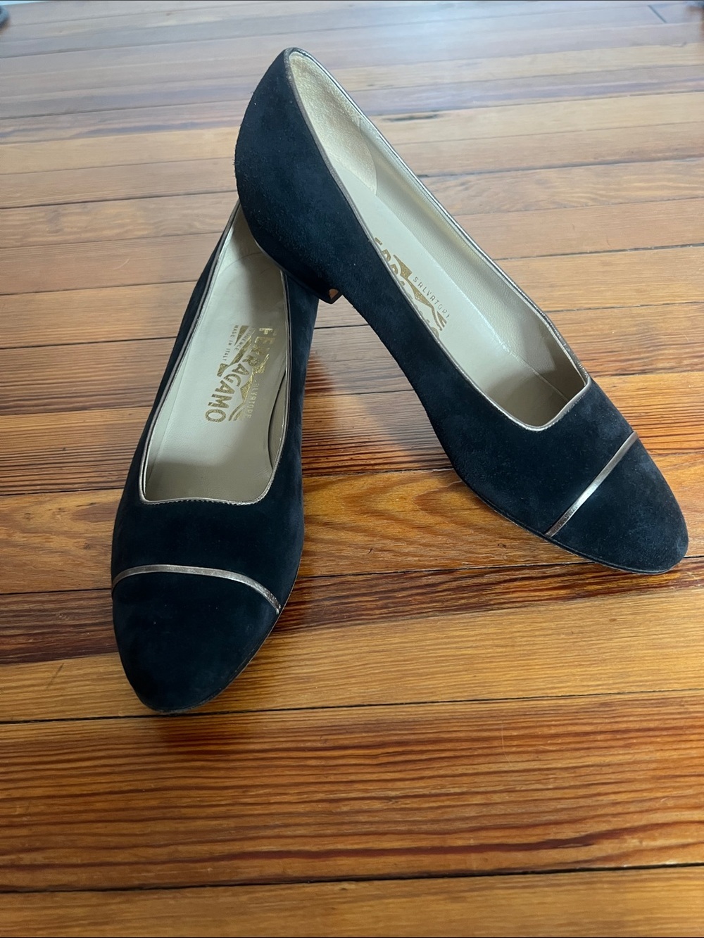 Vintage Salvatore Ferragamo Black Suede Low Block Heel Pumps Silver Trim 8B - Picture 3 of 9